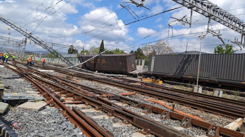 Treni nel caos, Salvini: «Ferrovie vecchie»