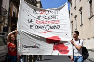 Non ci siamo liberati di ipocrisie e falsità