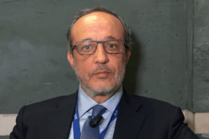 L’ex direttore Aifa: «Coprire informazioni fa perdere la fiducia»