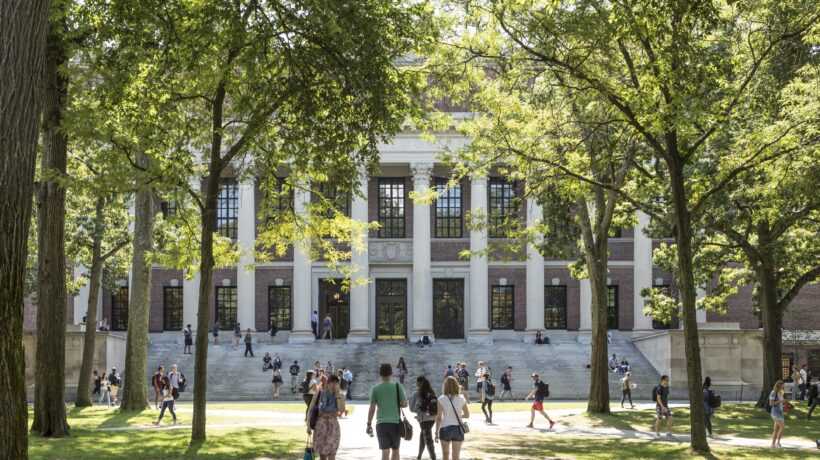 Negli atenei Usa scattata la caccia ai prof dissidenti del coronavirus