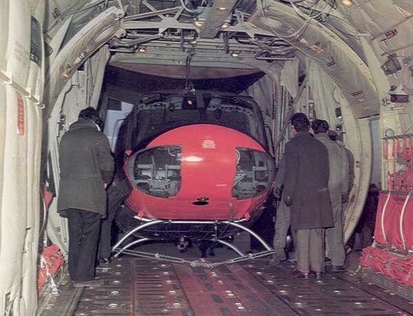 Uno degli Ab-205 nella pancia di un Hercules C-130 (everestnews.com)