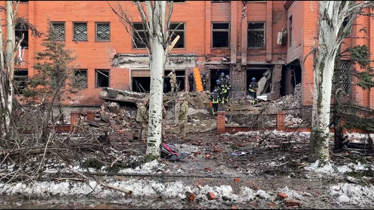 Reportage Ucraina, gli attacchi nei villaggi dietro al fronte di Bakhmut