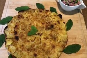 Cuciniamo insieme: focaccia di patate con fave e pancetta