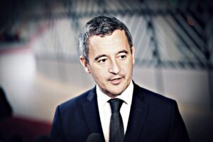 Parigi insulta ancora sui migranti