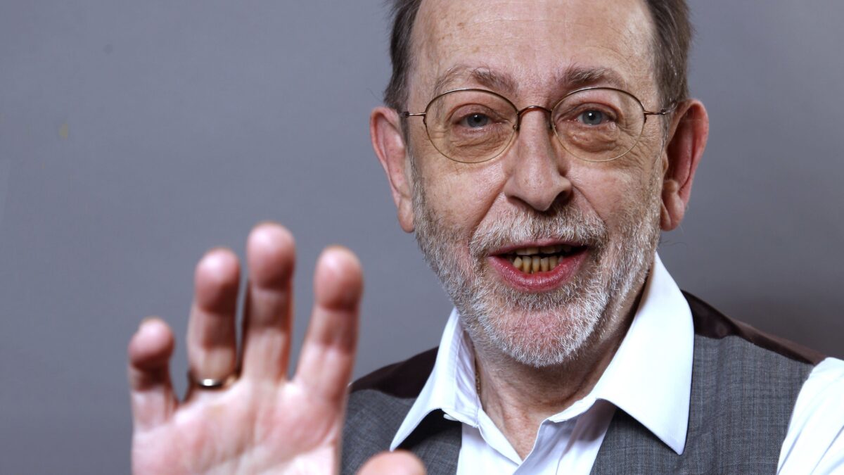 De Benoist al Salone. «La Stampa» lo vuole, poi lo mette all’indice