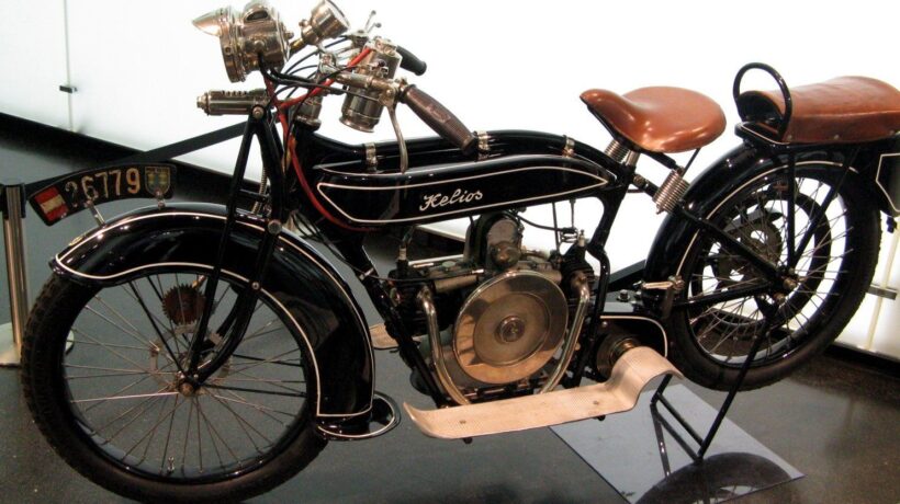 Helios con motore longitudinale boxer BMW del 1920