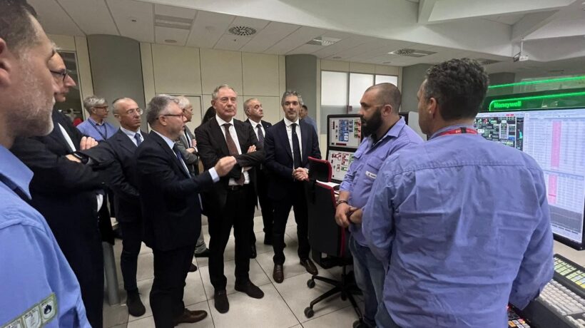 Urso in visita a Priolo: «Isab salvato senza farlo fermare»