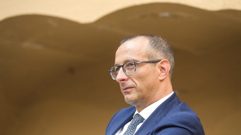 Pesaro affonda, il sindaco dem è in tv. Ed era lui a infierire sul governatore