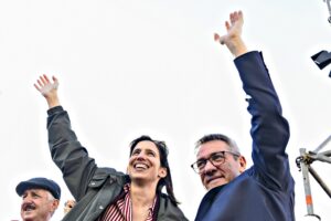 Il Pd del Jobs act con i sindacati protesta contro l’aumento dei salari