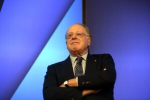 Il Tesoro batte i fondi: Scaroni torna in Enel
