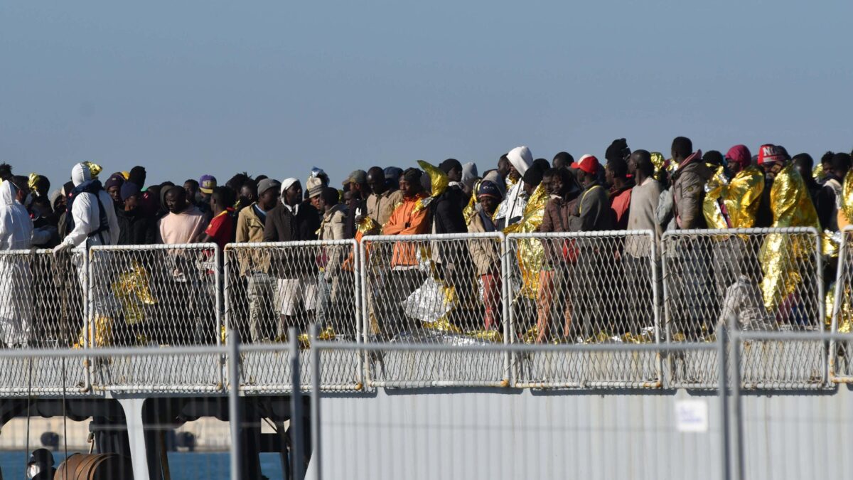 Oltre 42.000 sbarchi in quattro mesi. Ma le Ong ignorano Malta e frignano