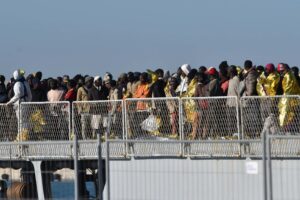 Oltre 42.000 sbarchi in quattro mesi. Ma le Ong ignorano Malta e frignano