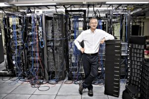 Il padrino dell’Ia si dimette da Google: «Rischi spaventosi». E Hollywood si ferma