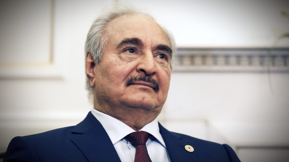 Il governo vede Haftar, il Pd si divide