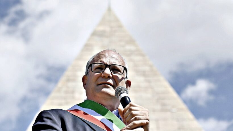 Gualtieri gioca al green come Sala. A Roma la Ztl anche per i residenti
