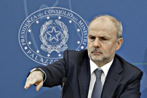 Il governo si arrende al blitz sulla pillola. Prorogati fino a ottobre i vertici dell’Aifa