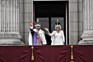 Carlo III incoronato senza intoppi. Il popolo però attende William e Kate