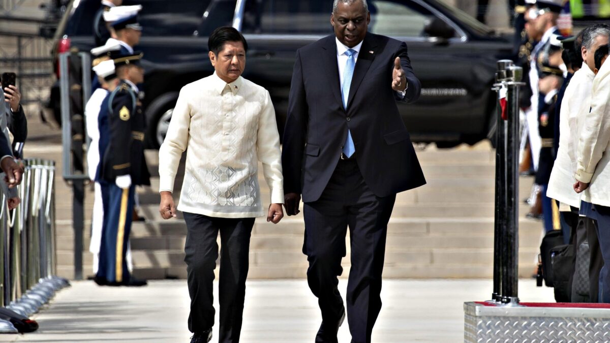 Le Filippine stringono il patto anti Cina con Washington