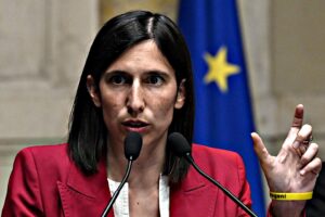 La sinistra molla Schlein sull’utero in affitto