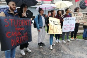 Gli studenti tacevano sul green pass e adesso si lamentano per mezz’ora di treno