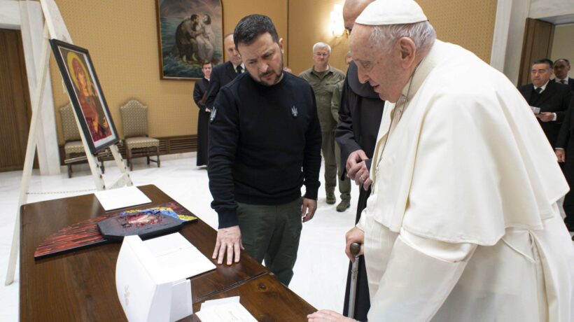 Zelensky da Meloni, Mattarella e Papa. Chigi e Vaticano, convergenze parallele
