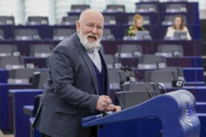 La Commissione Ue ci detta l’agenda ma ormai perde pezzi