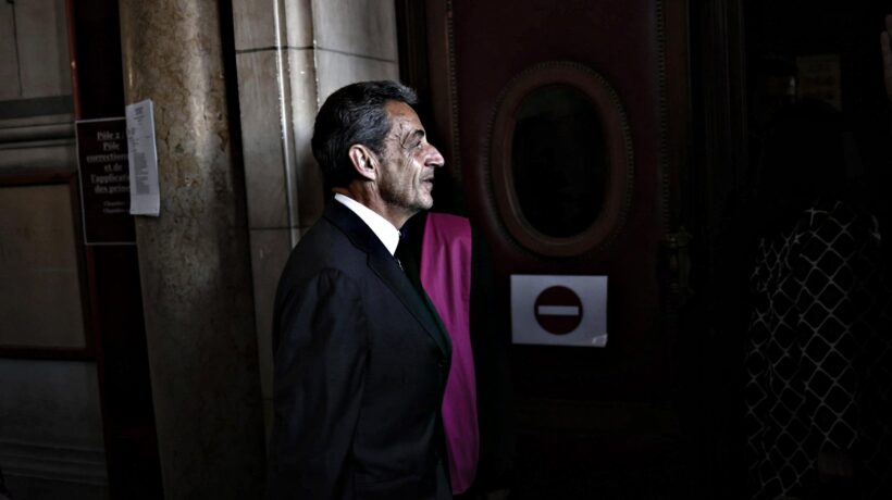 Sarkozy non ha più niente da ridere. Condanna a tre anni, uno ai domiciliari