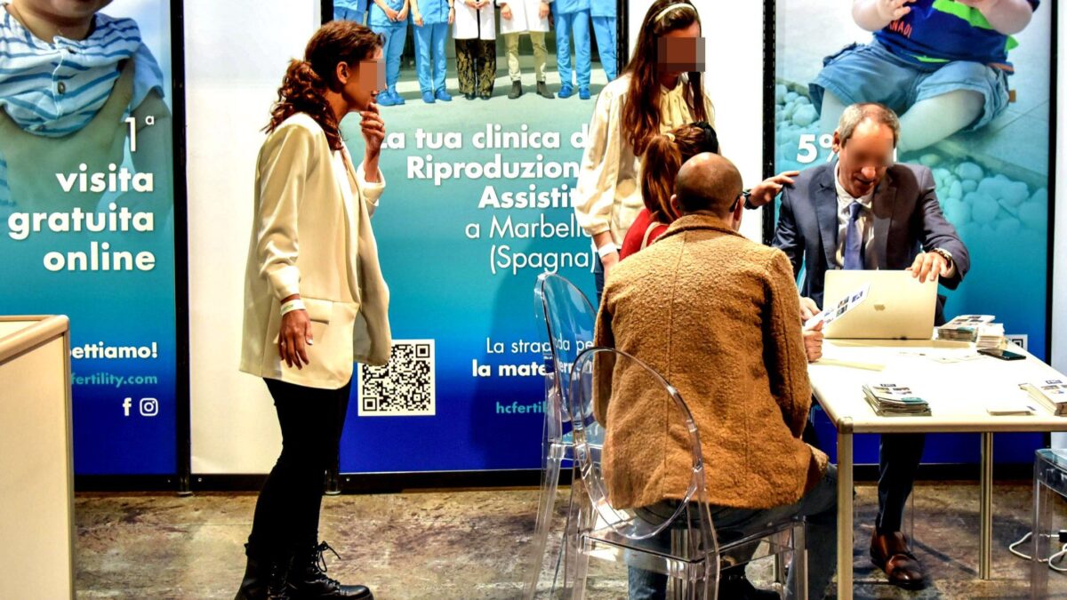 Alla fiera di Milano ho affittato un utero dopo cinque minuti