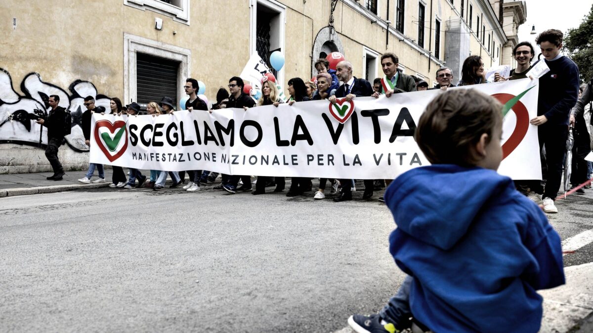 Manifestazione in difesa della vita: c’era tanta gente ma non la sinistra