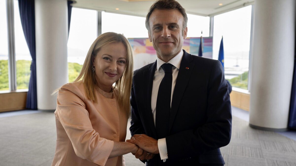 Tregua armata fra Francia e Italia. La Meloni non molla sugli aiuti a Tunisi