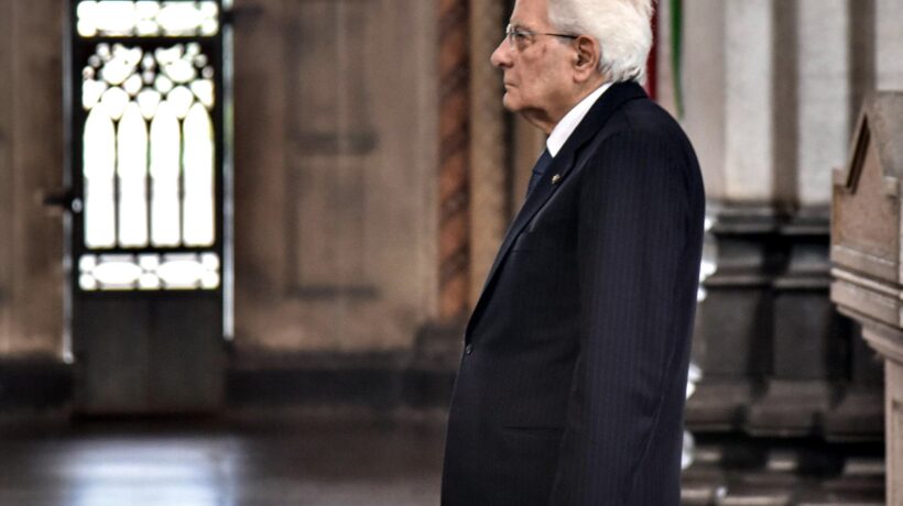 Mattarella usa la penna di Manzoni per «correggere» il centrodestra