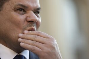 A furia di raid la Libia è in fiamme eppure Borrell rimane a guardare