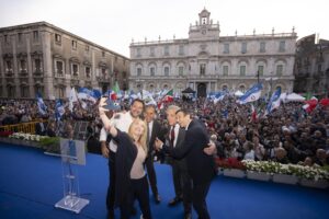 L’opposizione crea il caso RaiNews24: «Trasmesso il comizio della destra»