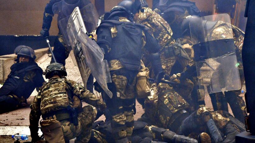 Scontri in Kosovo. Feriti 11 italiani del contingente Nato