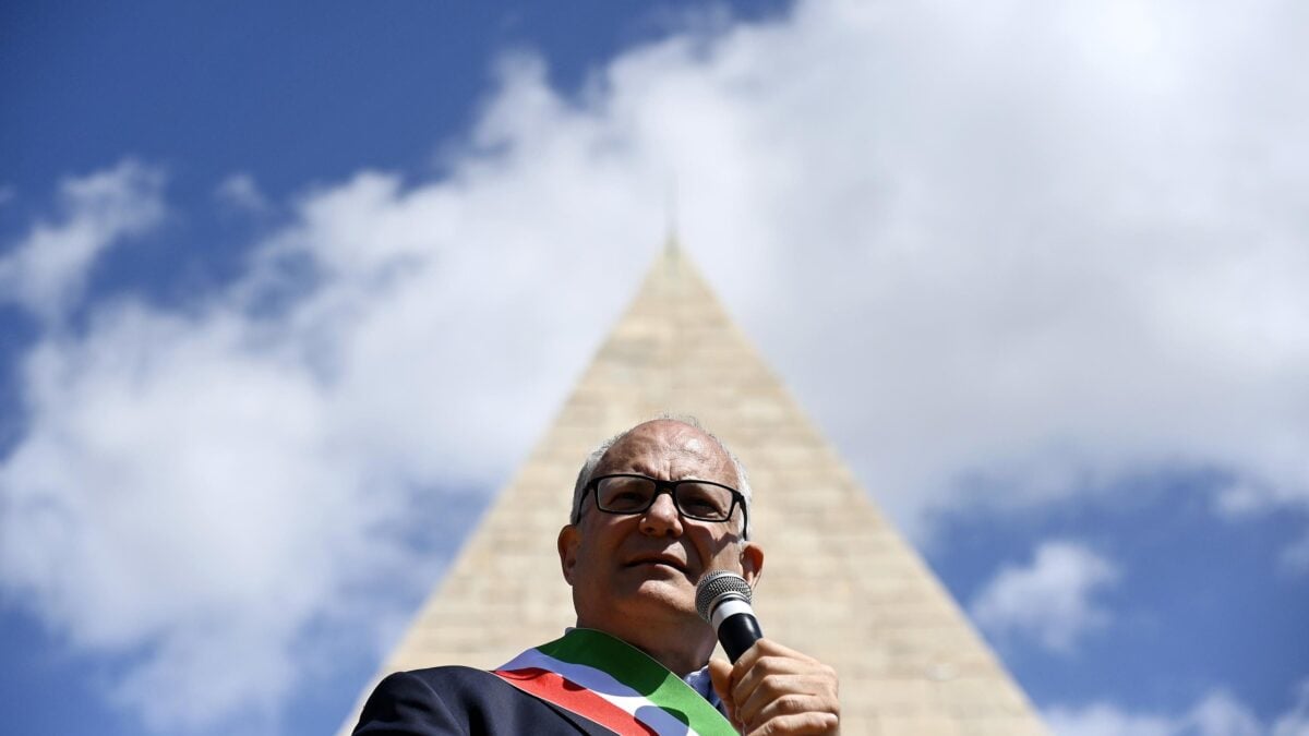 I municipi di sinistra boicottano la Ztl. Gualtieri costretto alla retromarcia