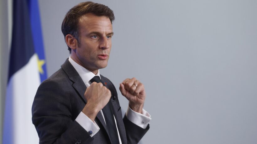 Macron il galletto anti italiano non piace neppure ai media francesi