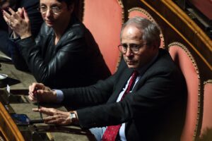 «Fracchia» Crisanti s’inginocchia a Speranza