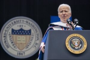 Biden non controlla le frontiere. E New York dichiara l’emergenza