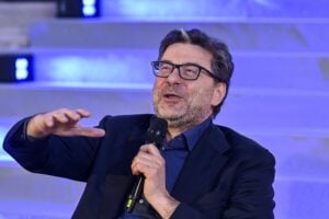 Giorgetti a gamba tesa sulla Juve: «Le andrebbe sequestrato lo stadio»