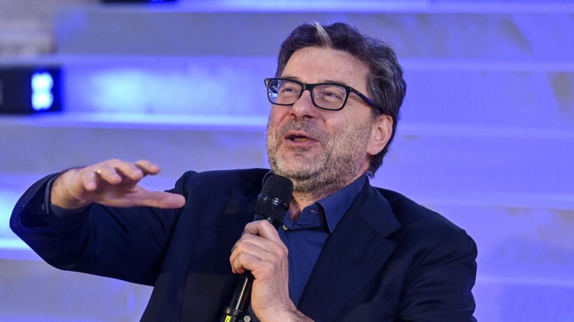 Giorgetti a gamba tesa sulla Juve: «Le andrebbe sequestrato lo stadio»