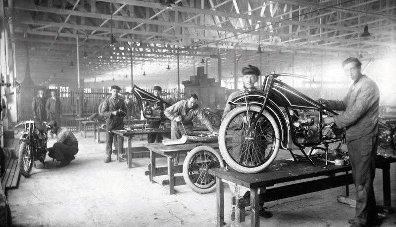 Produzione della R32 (BMW Group)