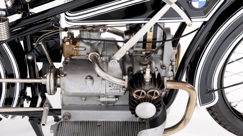 Dettaglio del motore della R32 (BMW Group)
