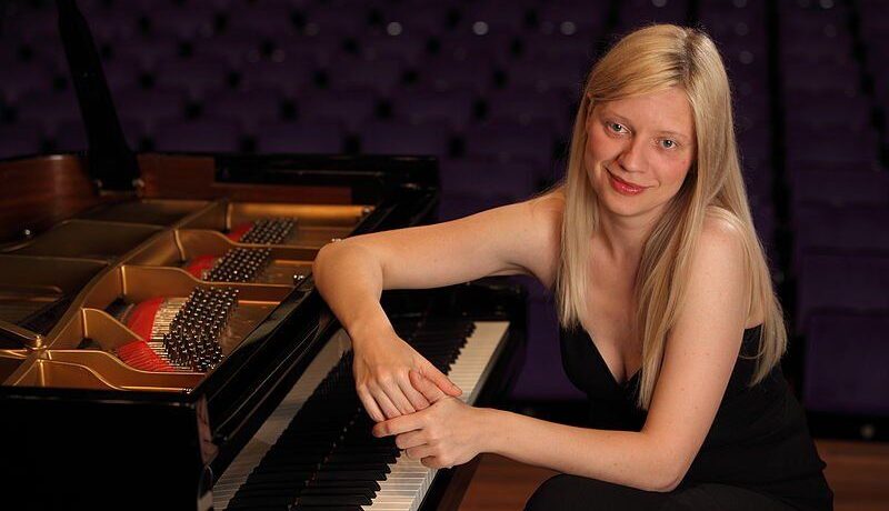 Pianista «filorussa» bandita a teatro. Per sentirla serve la tv indipendente