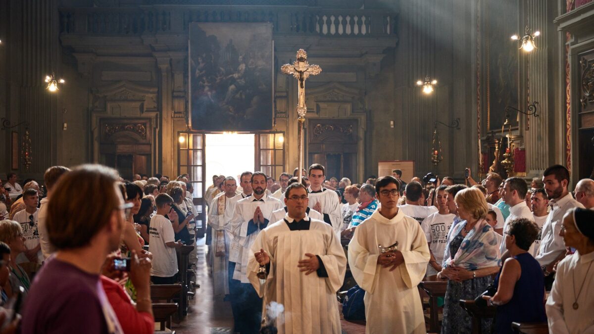 In chiesa si torna alla normalità ma solo con la benedizione dell’Oms