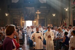In chiesa si torna alla normalità ma solo con la benedizione dell’Oms