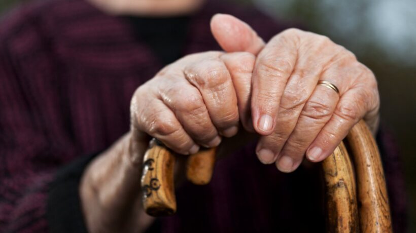 Se il vecchio è il male. La nostra società detesta gli anziani?