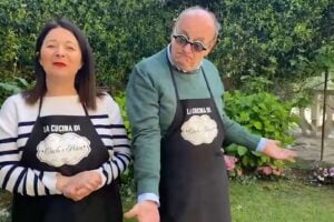 Le pillole di galateo di Petra e Carlo: ricevere in giardino