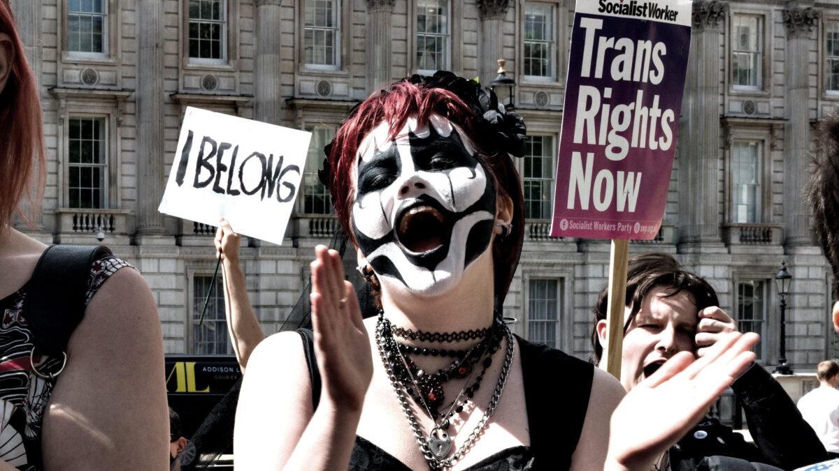 Regno Unito sempre più spaccato sui trans