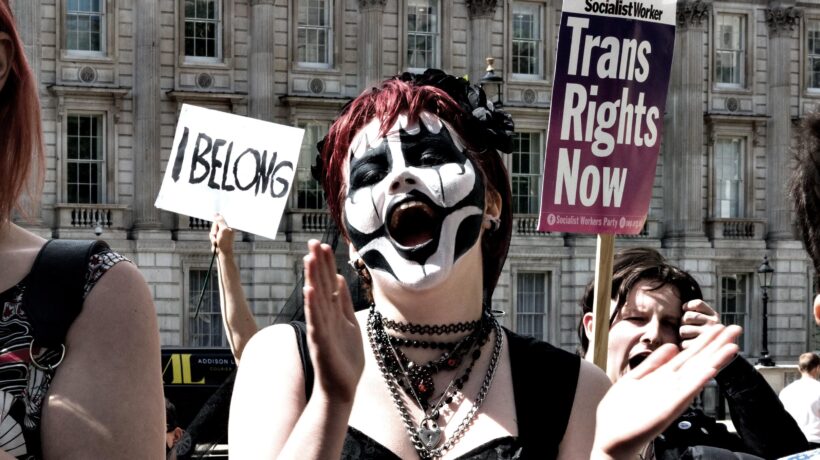 Regno Unito sempre più spaccato sui trans