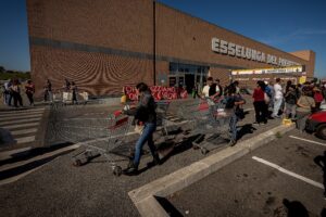 Esselunga nei guai: «Dipendenti sfruttati»